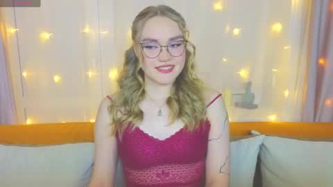 Snapshot of aurora_golden chatting on 03-04-25, 03:37 Kate online show from 03-04-25, 03:37