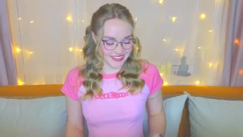 Snapshot of aurora_golden chatting on 03-08-25, 04:50 Kate online show from 03-08-25, 04:50