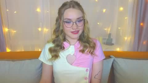 Snapshot of aurora_golden chatting on 03-08-25, 07:53 Kate online show from 03-08-25, 07:53