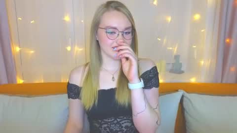 Snapshot of aurora_golden chatting on 03-12-25, 05:17 Kate online show from 03-12-25, 05:17