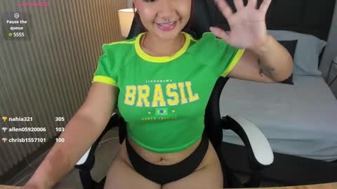 Snapshot of aurora_johnson_ chatting on 01-12-25, 08:36 A U R O R A online show from 01-12-25, 08:36
