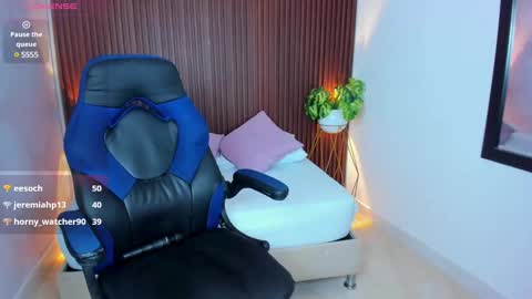 Snapshot of aurora_johnson_ chatting on 03-08-25, 08:33 A U R O R A online show from 03-08-25, 08:33