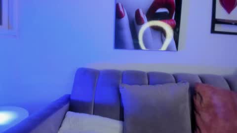 aurora_rainbow online show from 10-23-25, 03:17
