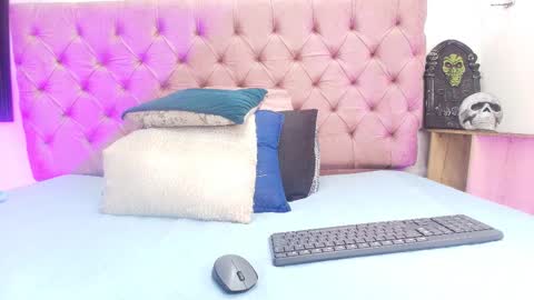 auroraa_miller online show from 10-09-25, 11:52