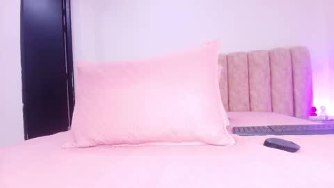 auroraa_miller online show from 11-15-25, 11:51