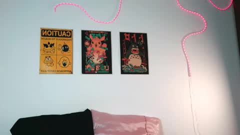 Snapshot of aurorabeck chatting on 10-26-25, 01:22 Aurora online show from 10-26-25, 01:22