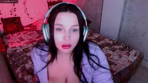 Snapshot of aurorablusssh_ chatting on 03-13-26, 09:32 Aurora Follow me online show from 03-13-26, 09:32