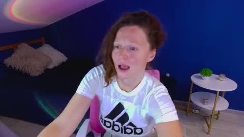 Snapshot of auroraborealis__ chatting on 09-28-25, 06:41 auroraborealis__ online show from 09-28-25, 06:41