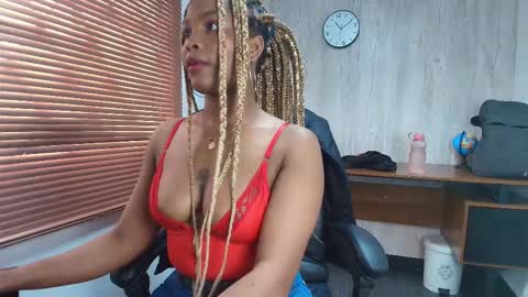 Snapshot of aurorabrow chatting on 10-20-25, 04:18 Ariana online show from 10-20-25, 04:18