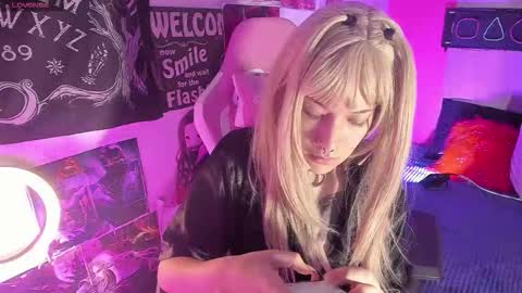 Aurora Channn online show from 11-30-25, 10:47