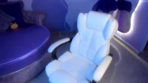 auroracute2 online show from 11-07-25, 02:06