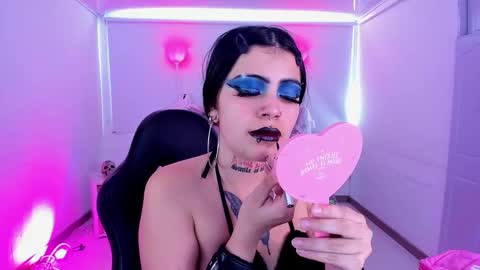 Snapshot of auroradiaz_ chatting on 10-20-25, 07:47 Aurora Diaz online show from 10-20-25, 07:47