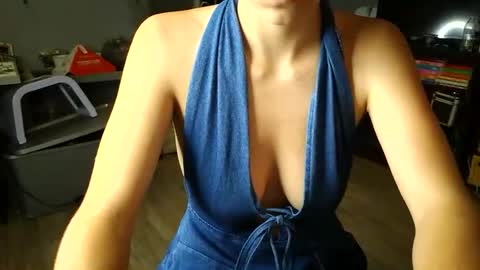 Snapshot of auroramayberose chatting on 10-06-25, 02:31 AuroraMaybeRose online show from 10-06-25, 02:31