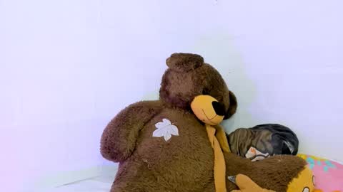 Snapshot of auroramcry chatting on 01-19-25, 08:50 INSTAGRAM AURORA MCRY online show from 01-19-25, 08:50