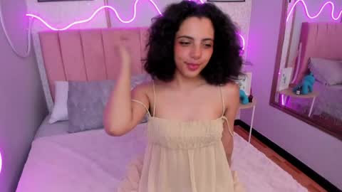 Snapshot of auroramillss chatting on 04-15-26, 03:46 Mariana online show from 04-15-26, 03:46