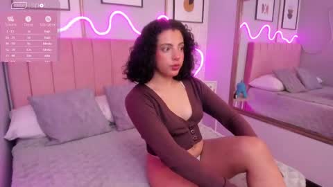 Snapshot of auroramillss chatting on 05-06-26, 03:02 Mariana online show from 05-06-26, 03:02