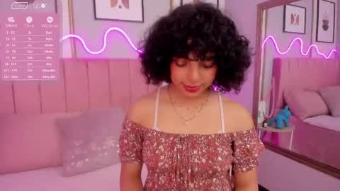 Snapshot of auroramillss chatting on 05-12-26, 03:03 Mariana online show from 05-12-26, 03:03