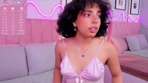 Snapshot of auroramillss chatting on 05-30-26, 03:25 Mariana online show from 05-30-26, 03:25