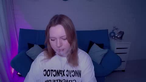 Snapshot of auroramour chatting on 10-10-25, 01:10 Aurora online show from 10-10-25, 01:10
