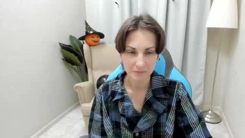 Snapshot of aurorascript chatting on 10-27-25, 03:49 Aurora online show from 10-27-25, 03:49