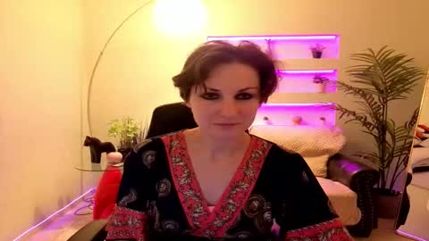 Snapshot of aurorascript chatting on 11-19-25, 08:31 Aurora online show from 11-19-25, 08:31