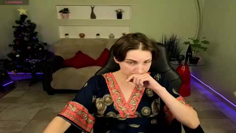 Snapshot of aurorascript chatting on 12-15-25, 07:07 Aurora online show from 12-15-25, 07:07