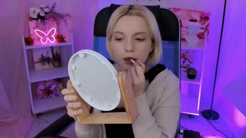 aurorawrenfield online show from 11-11-25, 05:07