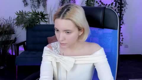 aurorawrenfield online show from 12-05-25, 05:49