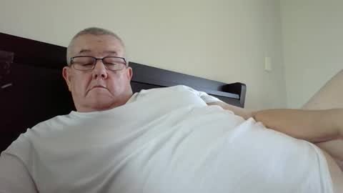 Snapshot of aussieg chatting on 12-23-25, 06:44 aussieg online show from 12-23-25, 06:44