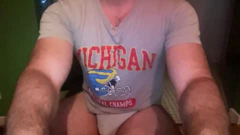 Snapshot of aussiemuscledad chatting on 04-27-26, 01:31 AussieMuscleDad online show from 04-27-26, 01:31