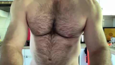 Snapshot of aussiemuscledad chatting on 06-01-26, 03:41 AussieMuscleDad online show from 06-01-26, 03:41