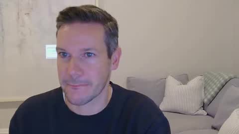 Snapshot of aussiesurfer0000 chatting on 05-05-26, 11:57 aussiesurfer0000 online show from 05-05-26, 11:57