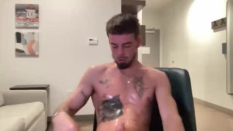 Snapshot of austant chatting on 12-18-25, 02:34 austant online show from 12-18-25, 02:34