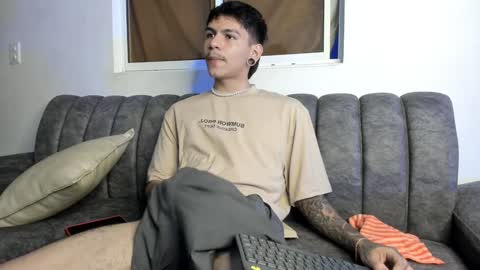 Snapshot of austin_falcon chatting on 12-11-24, 09:01 Austin online show from 12-11-24, 09:01