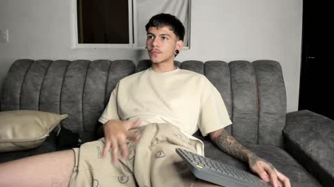 Snapshot of austin_falcon chatting on 12-29-24, 08:37 Austin online show from 12-29-24, 08:37