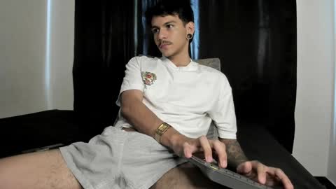 Snapshot of austin_falcon chatting on 01-17-25, 08:33 Austin online show from 01-17-25, 08:33