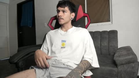 Snapshot of austin_falcon chatting on 01-21-25, 09:04 Austin online show from 01-21-25, 09:04