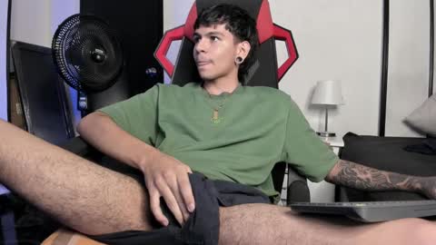 Snapshot of austin_falcon chatting on 02-18-25, 11:08 Austin online show from 02-18-25, 11:08