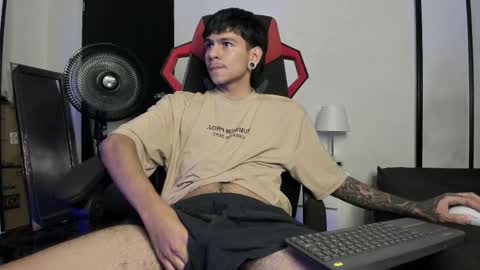 Snapshot of austin_falcon chatting on 02-20-25, 08:14 Austin online show from 02-20-25, 08:14