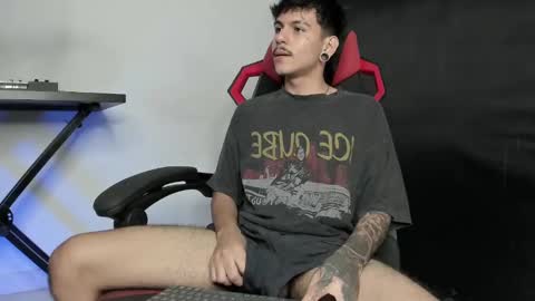 Snapshot of austin_falcon chatting on 09-17-25, 08:32 Austin online show from 09-17-25, 08:32