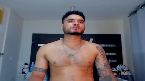 Snapshot of austintorres_ chatting on 01-09-25, 02:43 AustinTorres online show from 01-09-25, 02:43