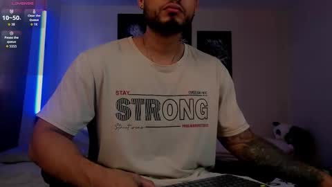 Snapshot of austintorres_ chatting on 10-27-25, 08:35 AustinTorres online show from 10-27-25, 08:35