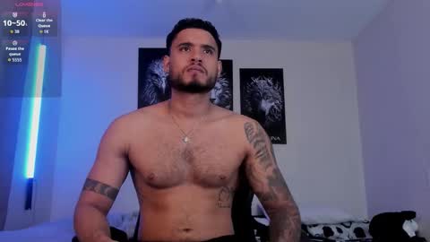 Snapshot of austintorres_ chatting on 11-11-25, 12:32 AustinTorres online show from 11-11-25, 12:32