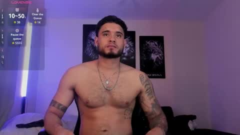 Snapshot of austintorres_ chatting on 11-18-25, 12:05 AustinTorres online show from 11-18-25, 12:05