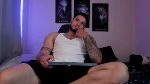 Snapshot of austintorres_ chatting on 11-21-25, 12:21 AustinTorres online show from 11-21-25, 12:21