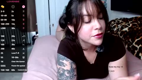 Snapshot of autumnb712 chatting on 09-19-25, 05:46 autumnb712 online show from 09-19-25, 05:46