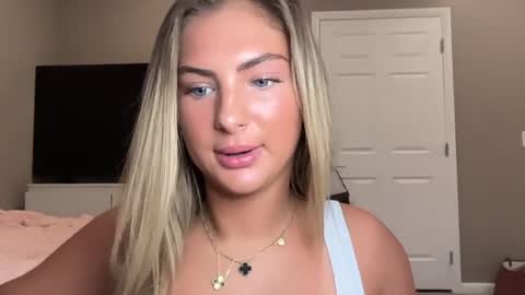 Snapshot of av3ryyyy chatting on 07-22-26, 01:14 Avery online show from 07-22-26, 01:14