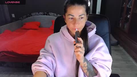 Ava online show from 10-15-25, 10:04