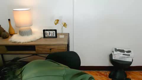 Snapshot of ava_lux chatting on 09-21-25, 11:01 Ava online show from 09-21-25, 11:01