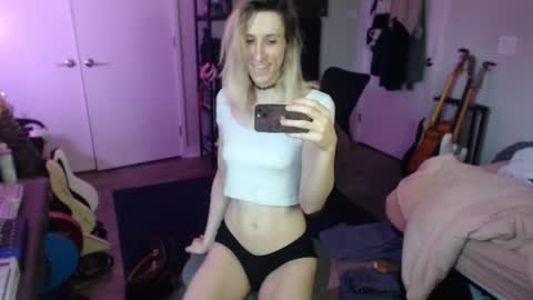 Ava online show from 03-07-26, 08:28